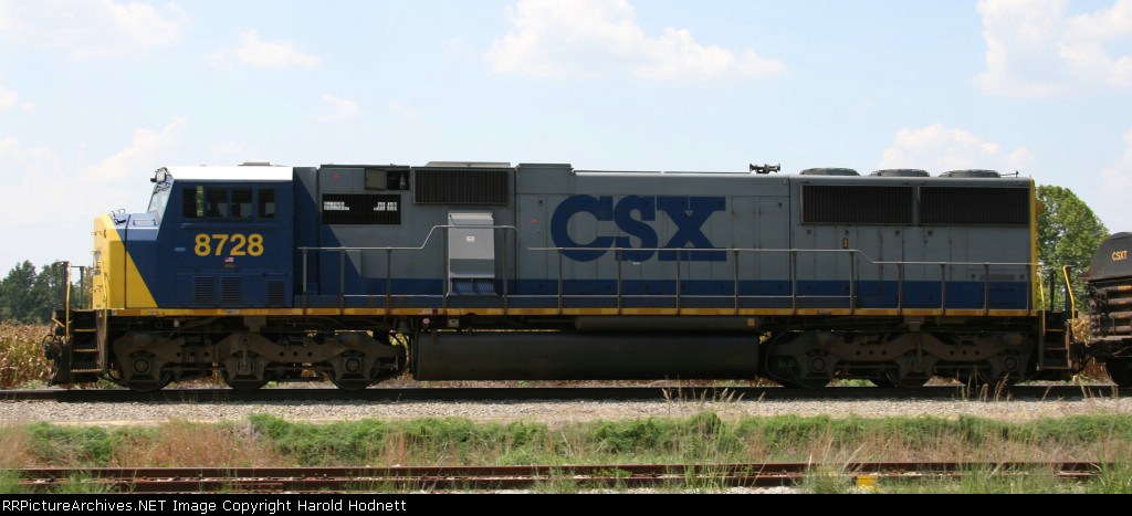 A nice side view of CSX 8728
